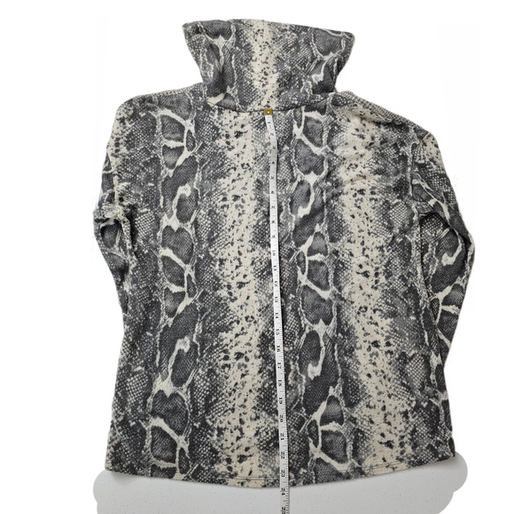 Cable & Gauge Black and White Snake Print Cowl Neck Turtleneck Sweater - Picture 11 of 14